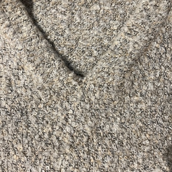 COPY - Urban Outfitters Cropped Sweater - Picture 4 of 6